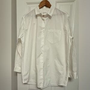 **Lowrys Farm Classic White Button-Up Shirt – Women’s Size F/Medium**